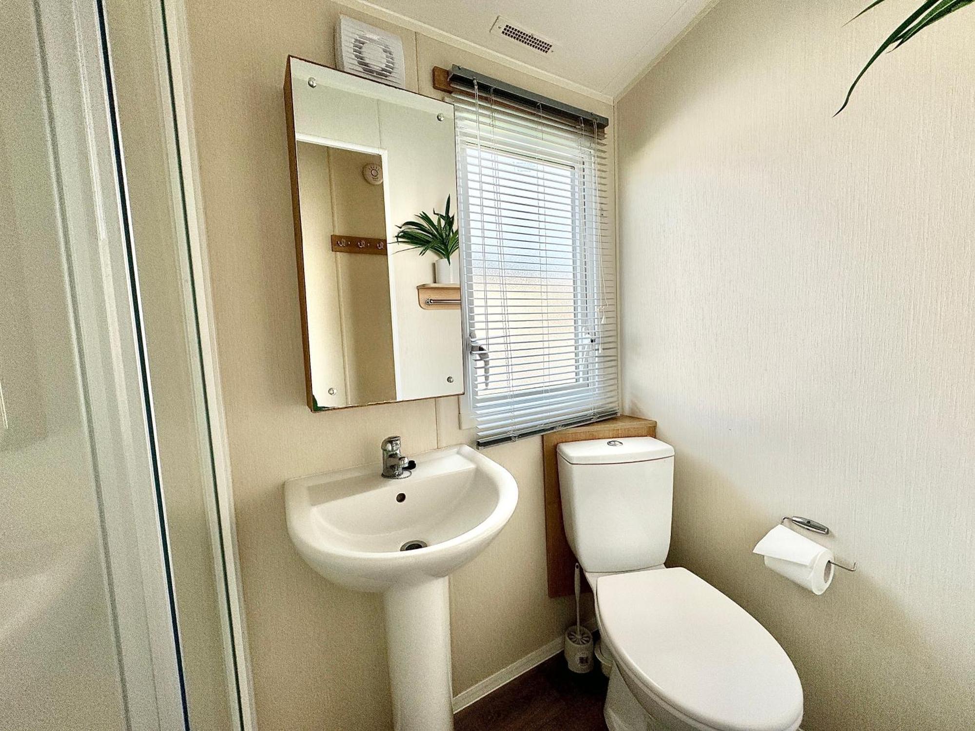 Haven Seashore Holiday Park Кейстър-он-Сий Екстериор снимка